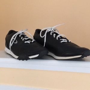 Men’s Oakley sneakers.